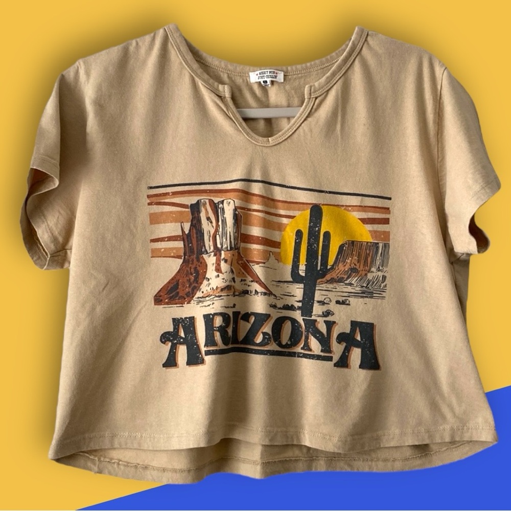 MESSY BUN JUST CHILLIN’ Tan Cropped ‘Arizona’ Desert Graphic Tee, Size L.